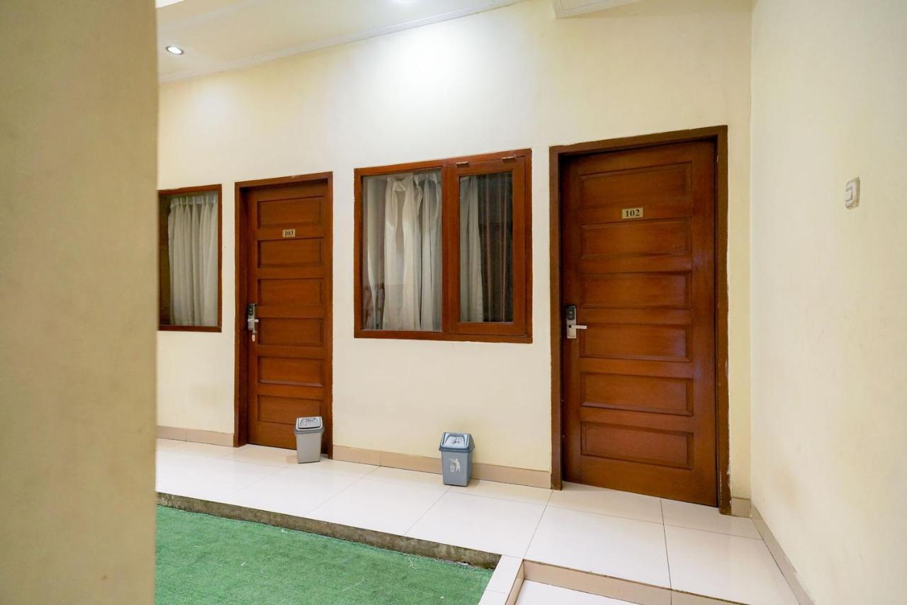 Отель Reddoorz At Buah Batu 5 Бандунг Экстерьер фото