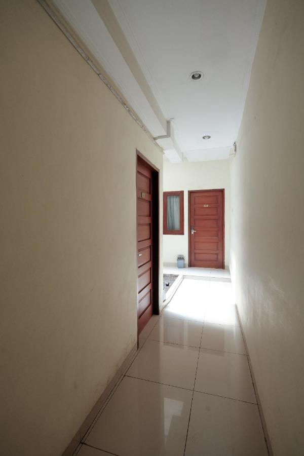 Отель Reddoorz At Buah Batu 5 Бандунг Экстерьер фото